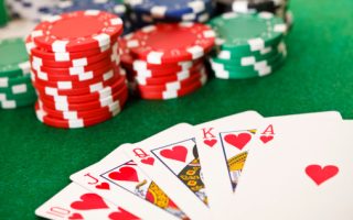 Pentingnya Menggunakan Ruang Poker Online Resmi